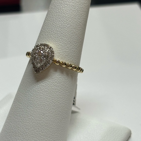 Genuine 14K Yellow Gold Pear Shaped Diamond Ring - Picture 3 of 3